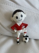 Figurka PRL z bajki Bolek i Lolek, Bolek piłkarz