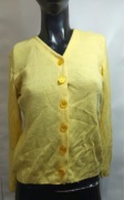 Żółty sweterek na guziki 
