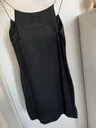 Prosta czarna sukienka