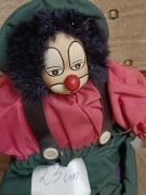 Kolekcjonerska  Lalka porcelanowa 23cm.siedzaca w super stanie