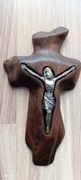 Krzyż dębowy, rzeźbiony, z figurka, naturalny