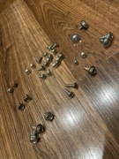 Zestaw 33 śrubek do pralki Samsung WF60F4E0N0W