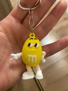 M&Ms żółty brelok zawieszka