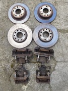 Zaciski hamulcowe przód tył z tarczami przód i tył, klocki bd stanie.