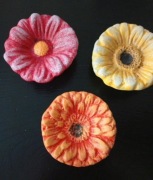 Gipsowe kwiatku, wiosenne ozdoby