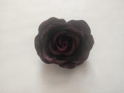Kwiatek róża chińska z materiału broszka 7 cm ciemny fiolet