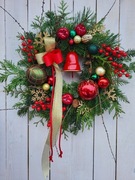 Wianek świateczny, prezent, dekoracja świąteczna