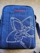 Mała torebka na aparat fotograficzny lub inne drobiazgi