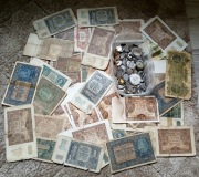 Zestaw starych banknotów, monet I innych przedmiotów 