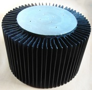 DUŻY RADIATOR ALUMINIOWY CZARNY WALEC 3,7kg 24cm X 15,5cm