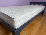 Rama łóżka z materacem