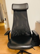 Krzesło biurowe z podłokietnikami czarna skóra 