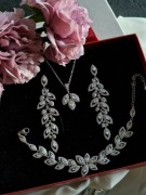 Zestaw biżuterii ślubnej w srebrnym kolorze