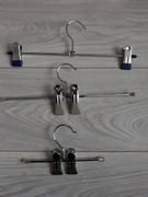 WIESZAKI KLAMROWE-ŻABKI METAL. REGULOWANE NA SPODNIE, SPÓDNICE