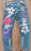 Włoskie jeansy malowane kwiaty