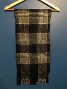 Szalik w biało-czarną kratkę