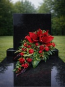 Kompozycja nagrobna piankowa czerwona magnolia