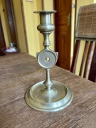 Stary metalowy lichtarz. Relikwiarz?