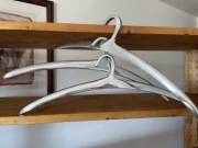 Wieszak na ubrania aluminiowy 