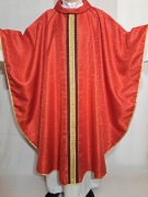 Ornat czerwony, stuła wewnętrzna, szaty liturgiczne 