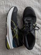 Czarne wiązane buty sportowe do biegania Asics 38 GT-1000 12 GS