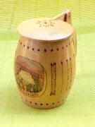 Drewniany kufel z klapka