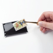 Leuchtturm 303733 - Tacka do wykrywania znaków wodnych na znaczkach