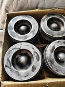 Jaguar 2 litry Tłoki przerowkowane 2 mm z pierścieniami prima