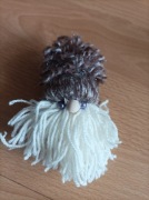 Skrzat , piękna maskotka, ozdoba wykonana ręcznie z włóczki. Wysokość 11 cm