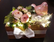 Stroik wiosenny dekoracja na stół z lapkami LED