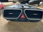 Środkowa kratka nawiewu