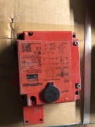 Wyłącznik krańcowy bezpieczeństwa XCSE7311 