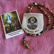 Różaniec Gietrzwałd miejsce Objawień drzewo oliwne+etui+obrazek