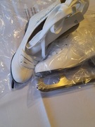 Damskie łyżwy figurowe. 