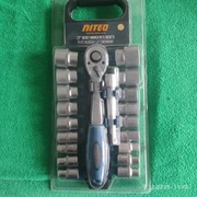 Komplet kluczy nasadowych z grzechotkę 