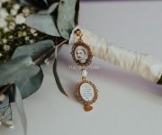 Medalion zawieszka do bukietu ślubnego ze zdjęciem tekstem marynarki ślub