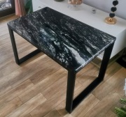 Stolik z blatem granitowym