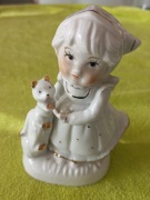 Figurka porcelanowa Dziewczynka z pieskiem 