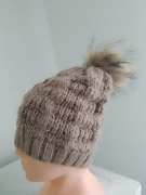 Czapka damska z pomponem 