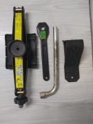 Kompletny zestaw koła zapasowego do Mercedesa W168 - Lewarek 