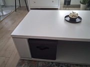 ŁAWA do salonu biała  z srebrnymi okuciami niska stan bardzo dobry dość duz