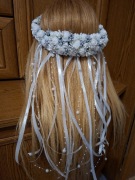 Wianek komunijny biało srebrny asymetryczny 