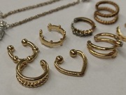 Kolczyki nausznice i nie tylko sztuczna biżuteria