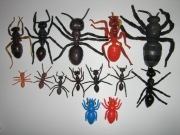 Mrówki guma plastik 14 szt.