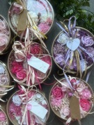 Zestaw prezentowy mydlane kwiaty świeca sojowa róża