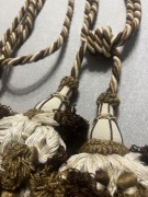 Piękne, dekoracyjne chwosty do zasłonek. Vintage.