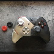 Pad bezprzewodowy Xbox Cyberpunk 2077 + nakładki i chusta gratis
