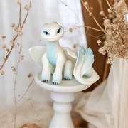 Figurka z masy cukrowej na tort Biała Furia ozdoba topper