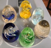 Kolekcja unikalnych  przycisków do papieru