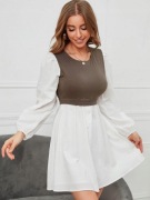 KREMOWO BRĄZOWA SUKIENKA ROZKLOSZOWANA